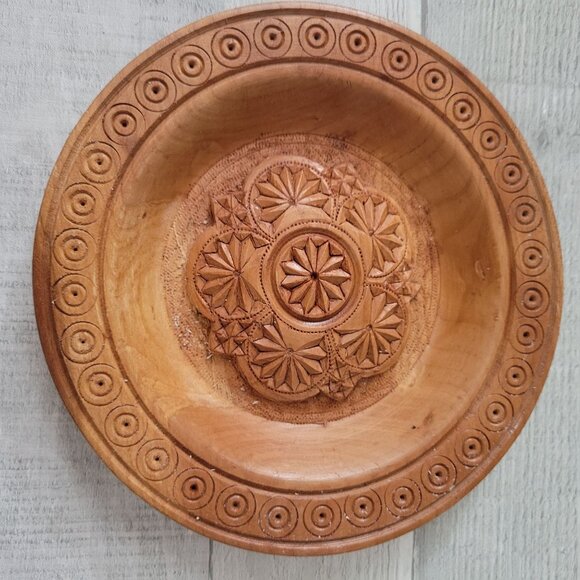Hand-Carved Wooden Bowl Floral Snowflake Design 8-Inch Diameter Rustic Natural - Picture 1 of 5